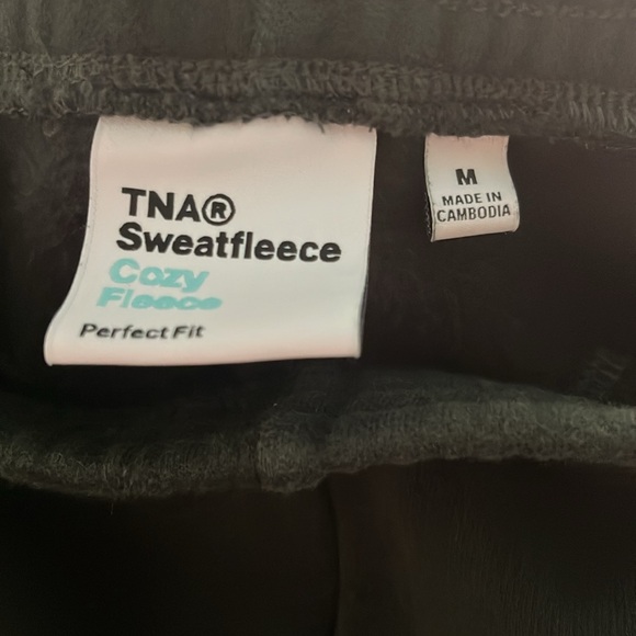 Aritzia TNA Sweatfleece PERFECT FIT - medium - Picture 4 of 6